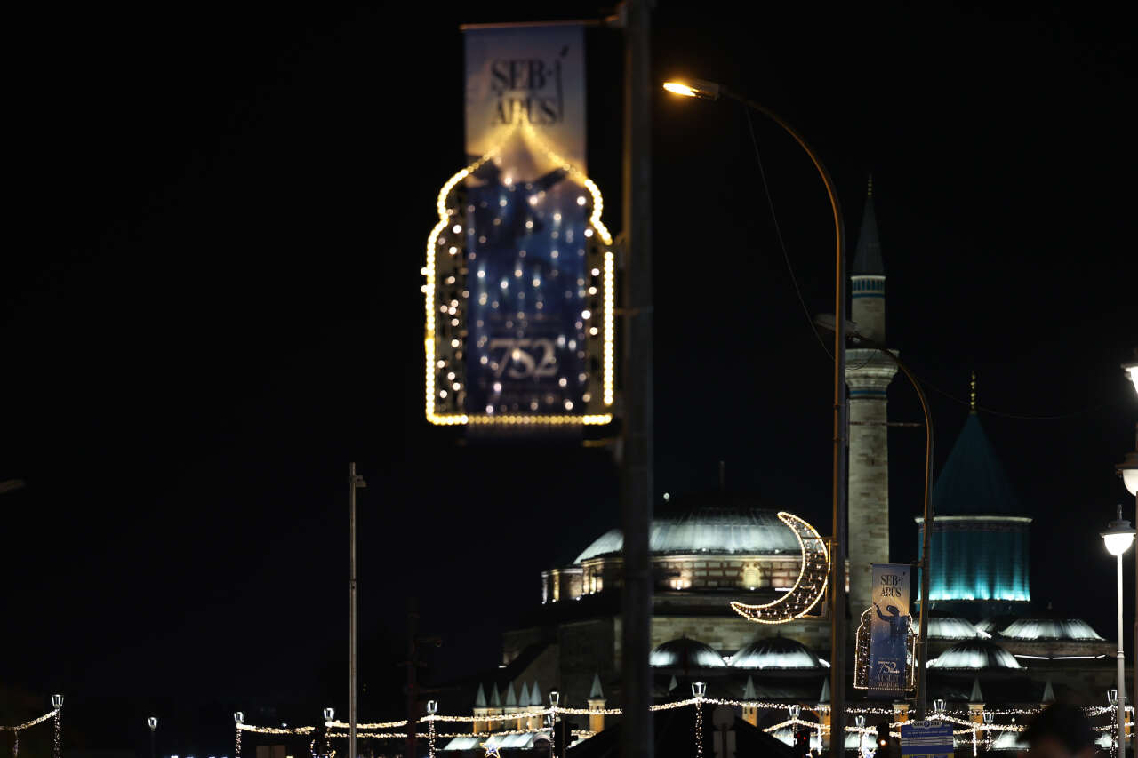 Şeb-i Arus için ışıklandırılan Konya sokaklarında görsel şölen oluştu 12